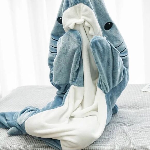 Cozy Shark‎ Blanket Blue/White OS NWT - Picture 4 of 9